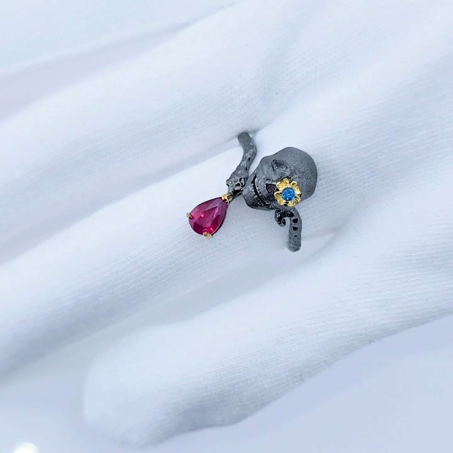 0.9Ct Natural Ruby Gemstone Adjustable Skull Ring