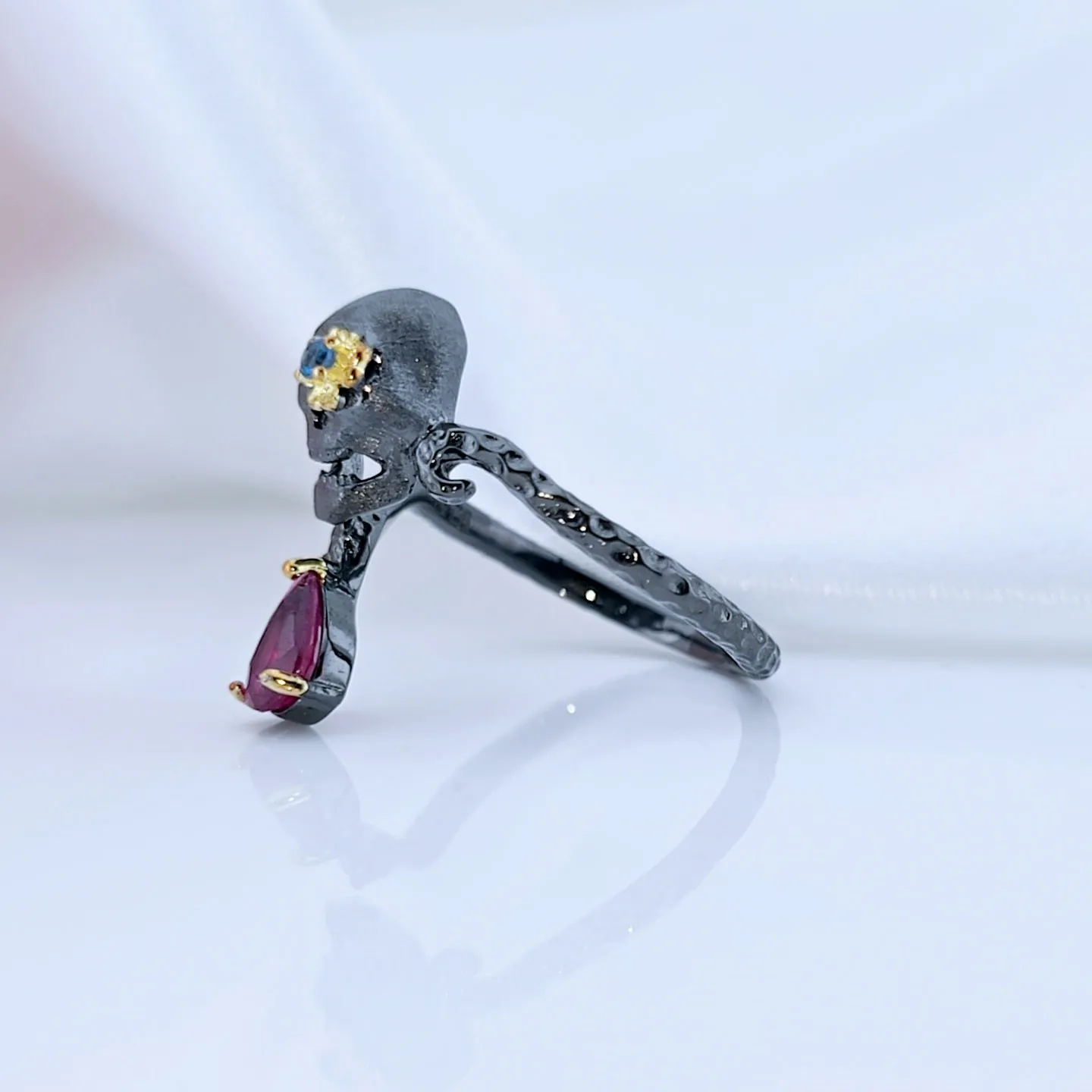 0.9Ct Natural Ruby Gemstone Adjustable Skull Ring