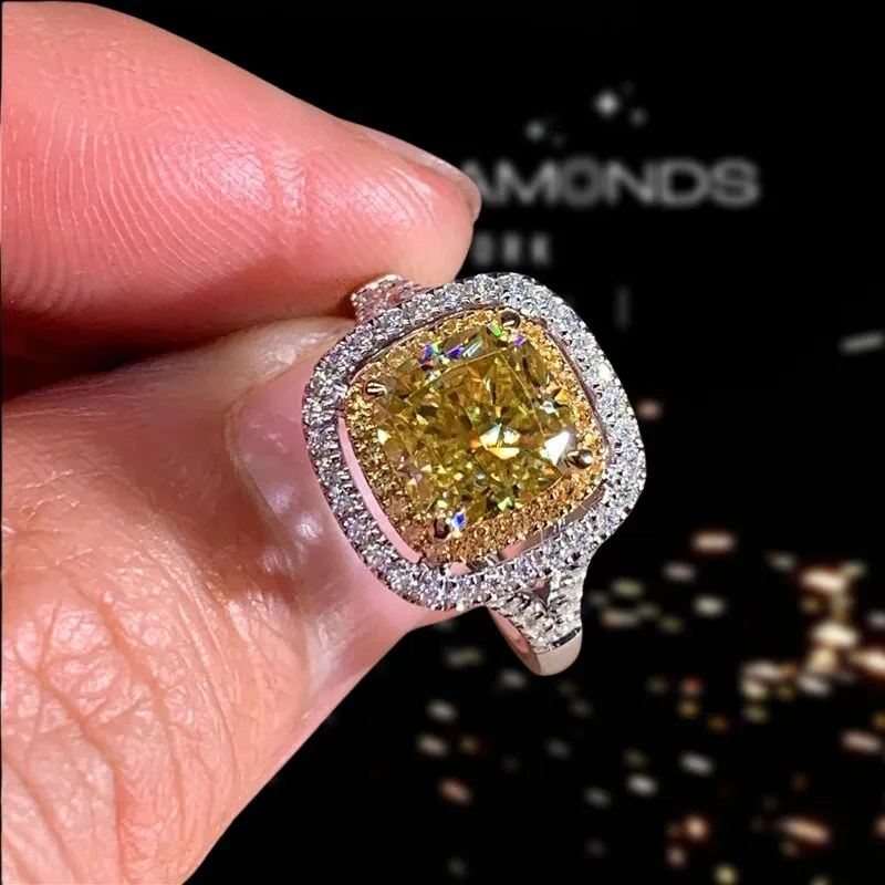 18k White Gold 1.0 Ct Yellow Cushion Cut Diamond Engagement Ring