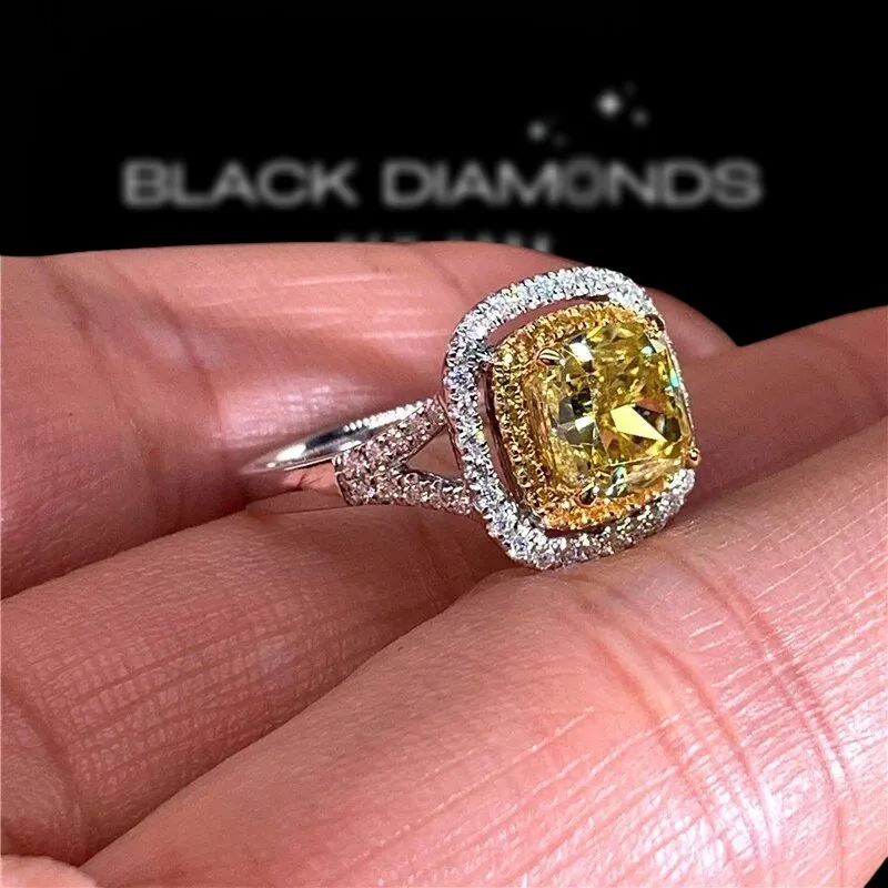 18k White Gold 1.0 Ct Yellow Cushion Cut Diamond Engagement Ring