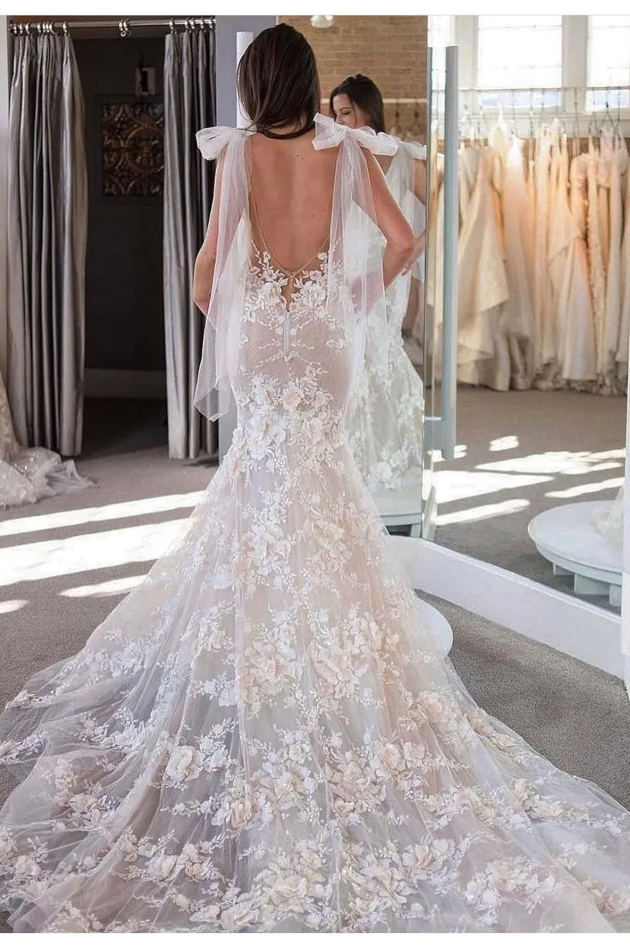Beautiful Lace Mermaid Bride Dresses with Flowers Details