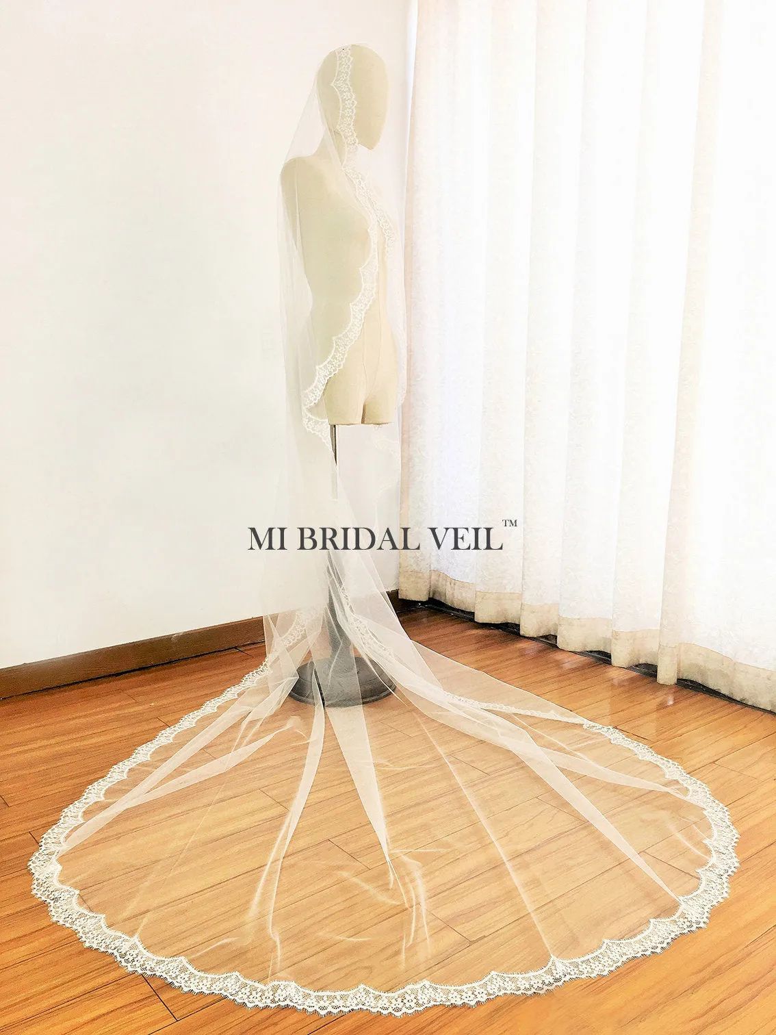 Boho Cathedral Lace Wedding Veil, Subtle Flower Lace Brial Veil Mi Bridal