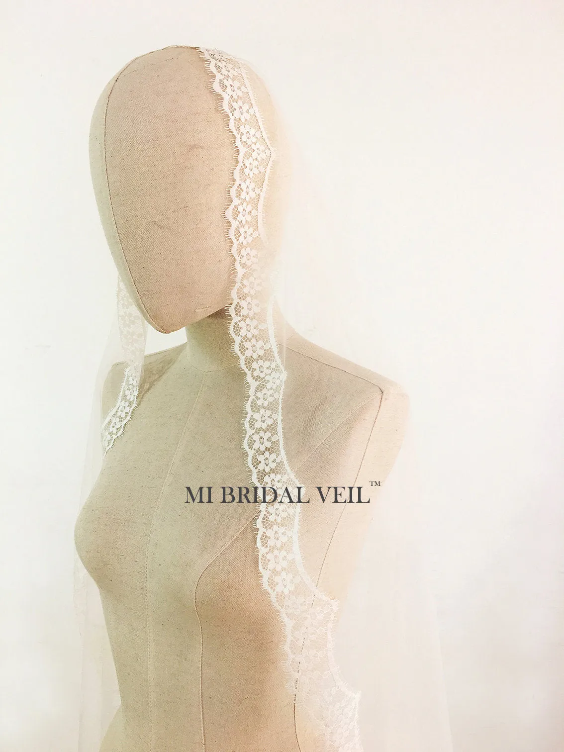Boho Cathedral Lace Wedding Veil, Subtle Flower Lace Brial Veil Mi Bridal