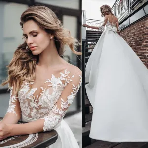 Bridal Lace Appliques Wedding Gown