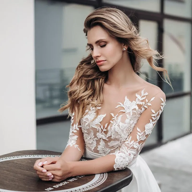 Bridal Lace Appliques Wedding Gown