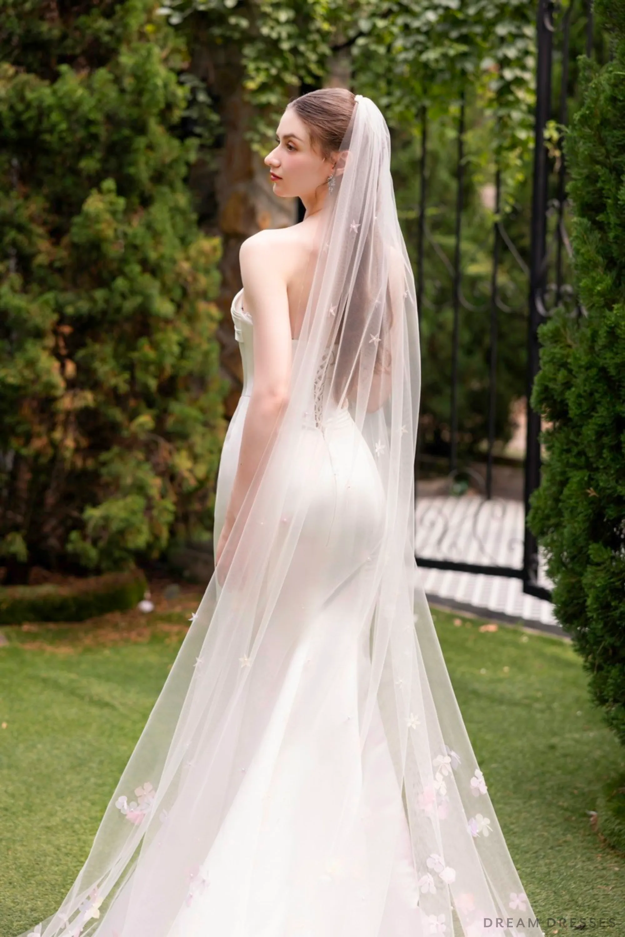 Bridal Veil with 3D Flowers (#ESIYA)