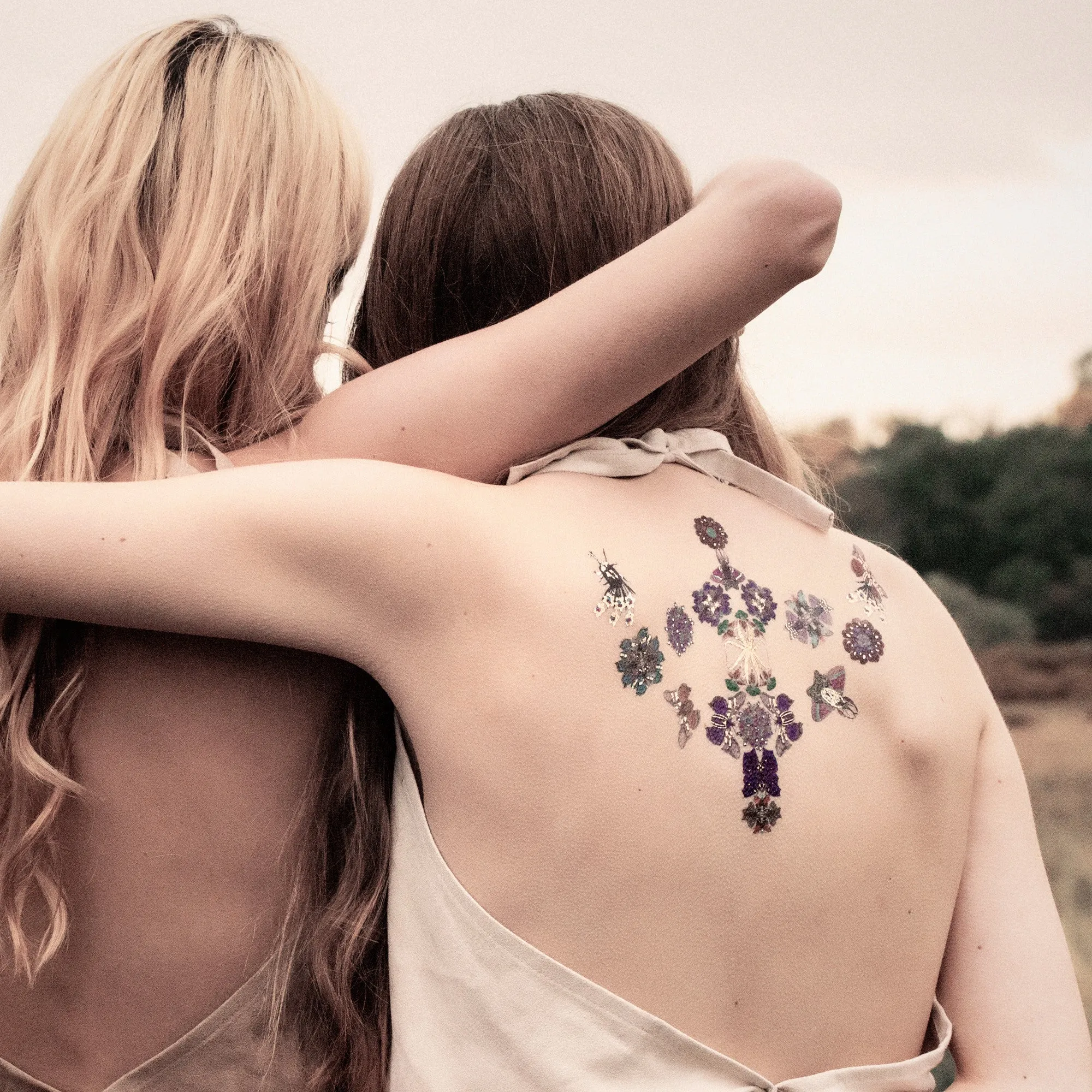 Chain of Floral Insecta (Keiko) Temporary Tattoo