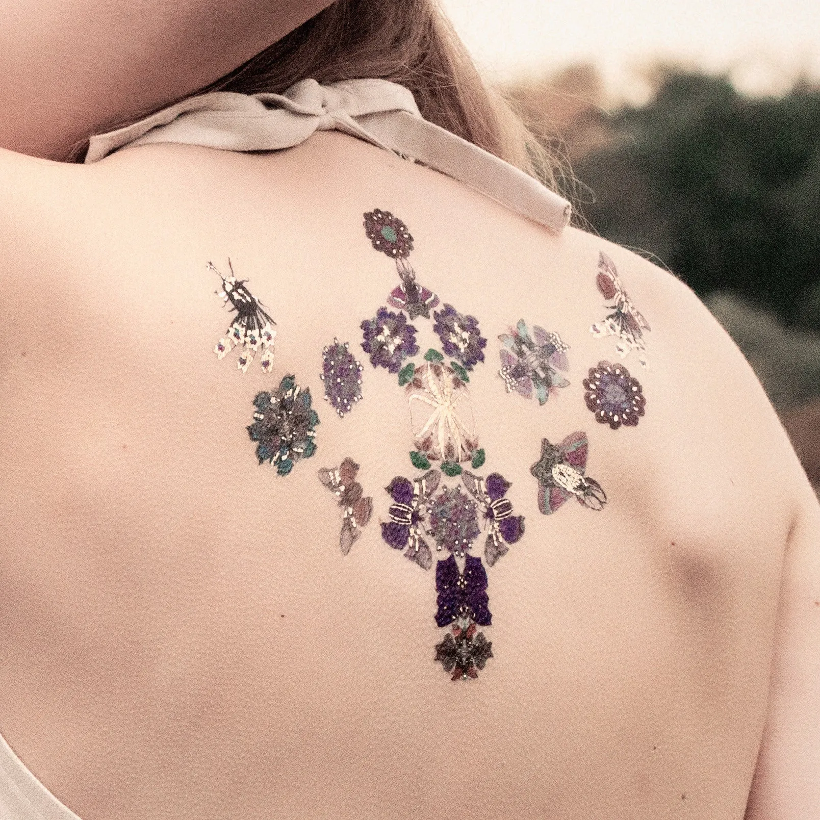Chain of Floral Insecta (Keiko) Temporary Tattoo