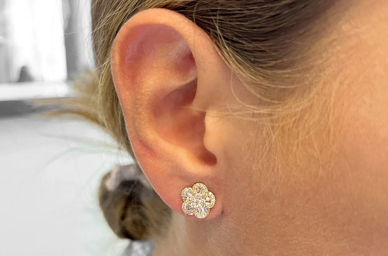 Earrings 18kt Yellow Gold Flowers Baguette & Round Diamonds