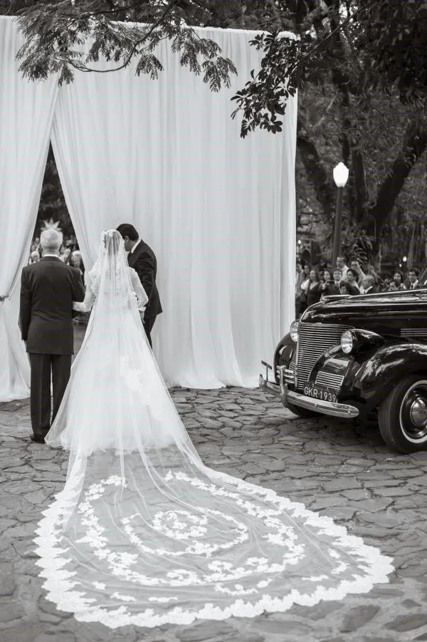 Floral Lace Long Bridal Veil with Appliques Train