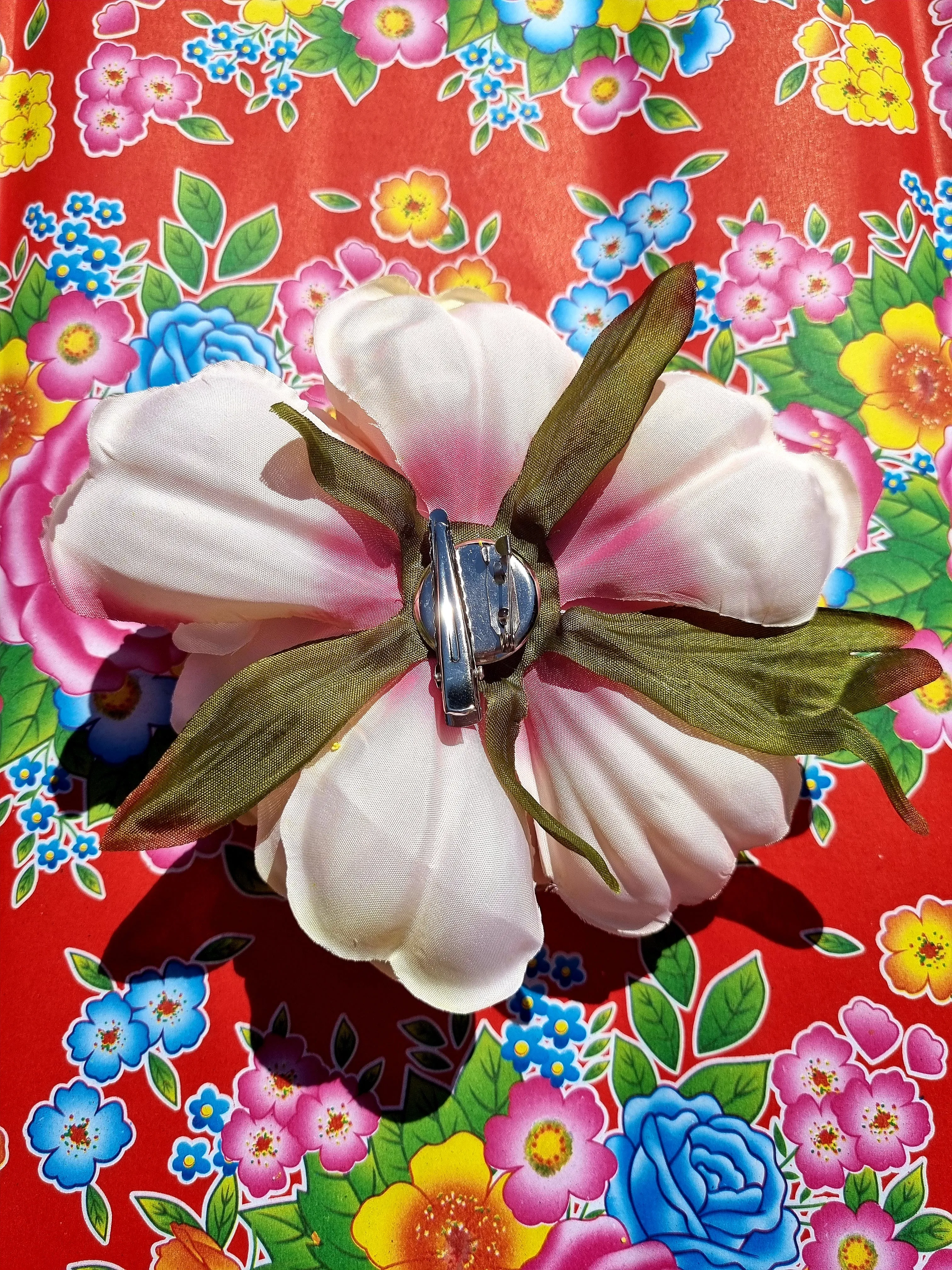 Hair flowers