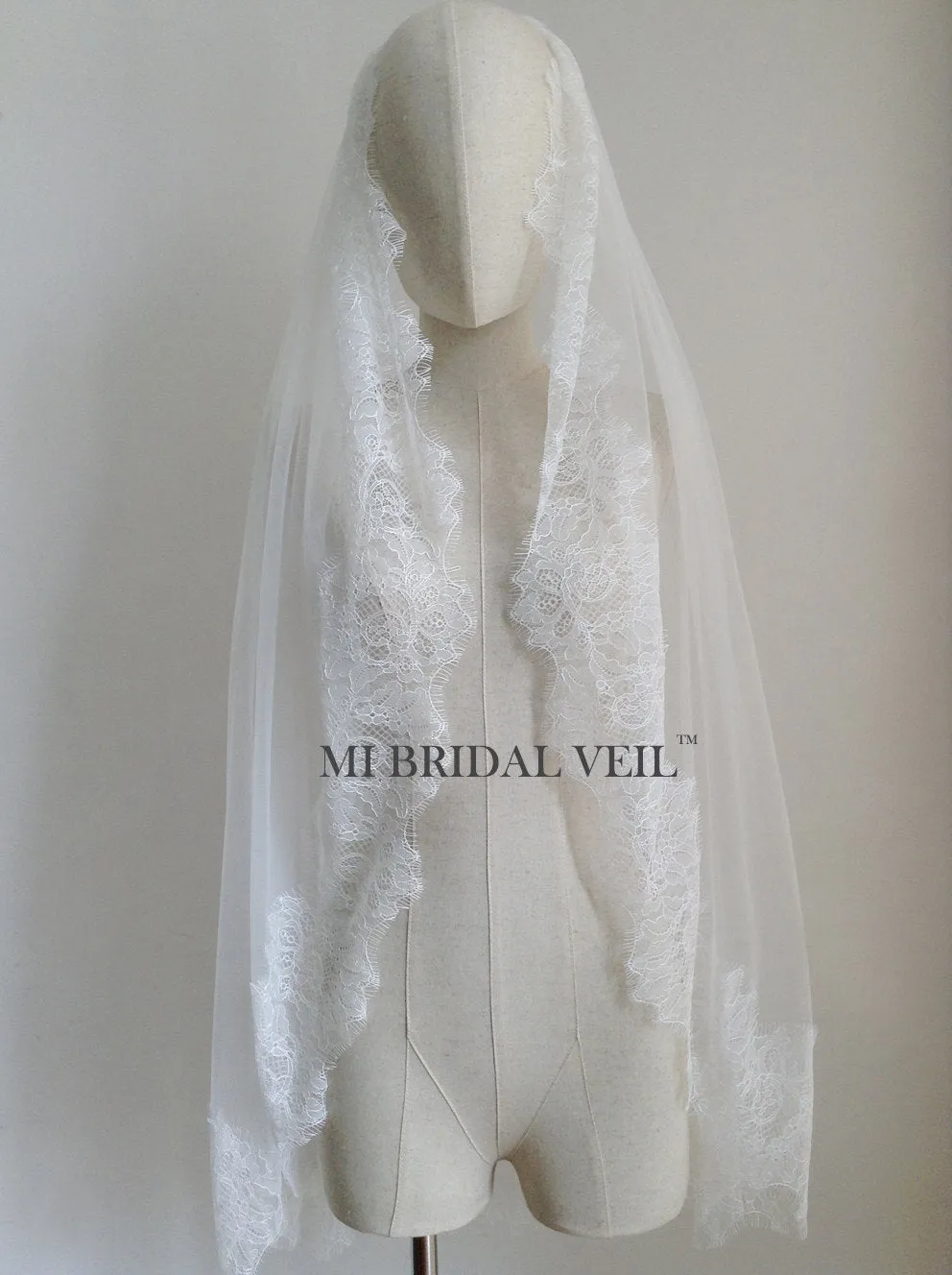 Lace Wedding Veil, Fingertip Chantilly Lace Bridal Veil, Boho Bridal Veil, Mi Bridal