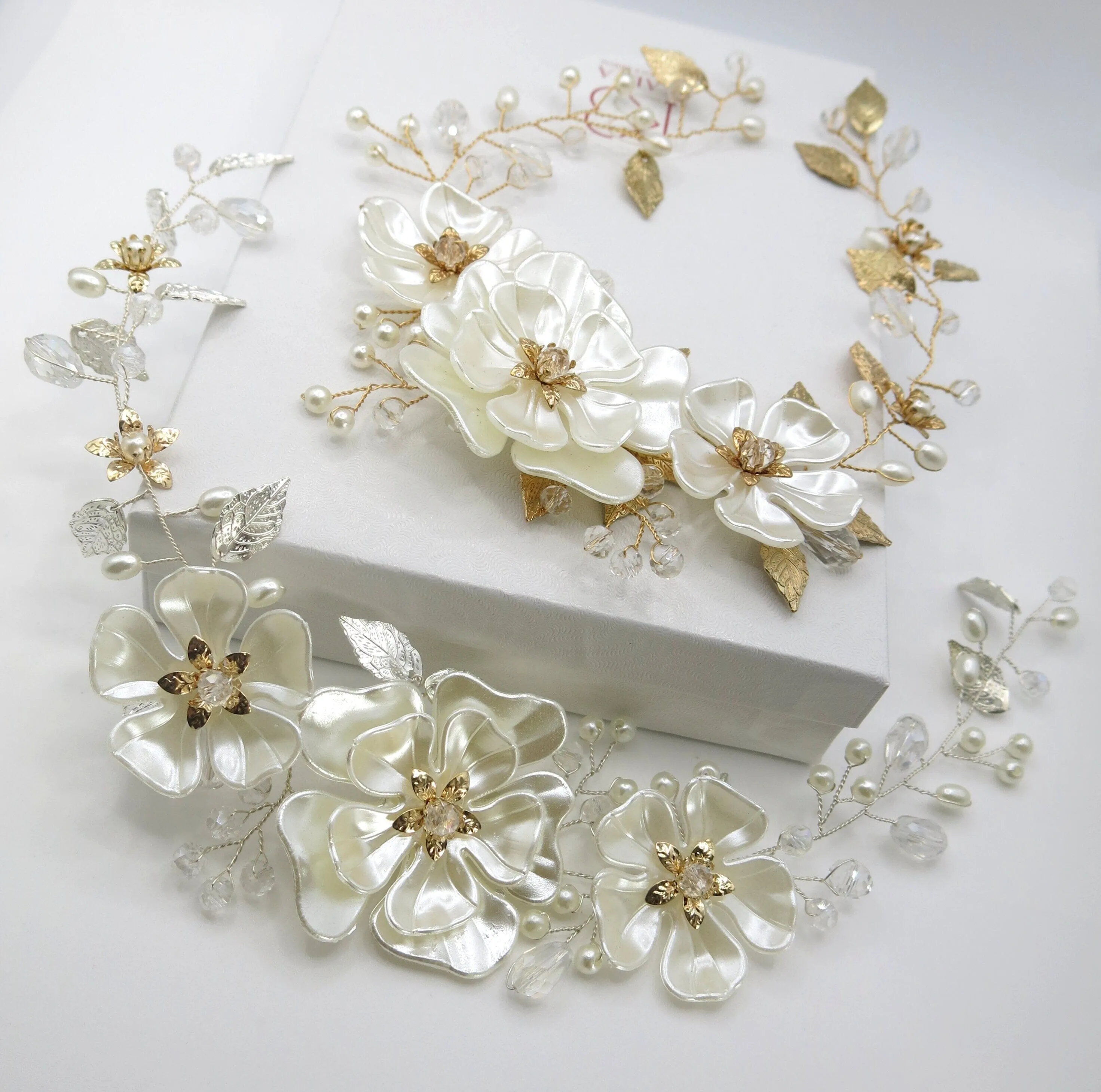 Large White Flower Bridal Hair Vine, Wedding Floral Head Wreath Hairpiece, Pearl Hair Wire Headpiece for Bride
