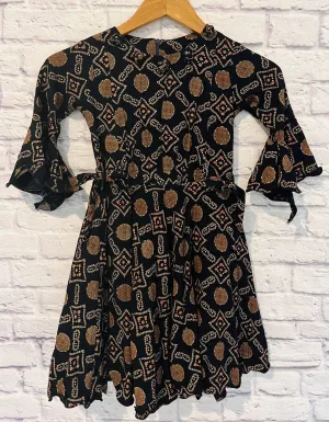 MINI ANGEL Girls 10 Black Dress Rayon Layered Lined Gometric Print Bows Flowers