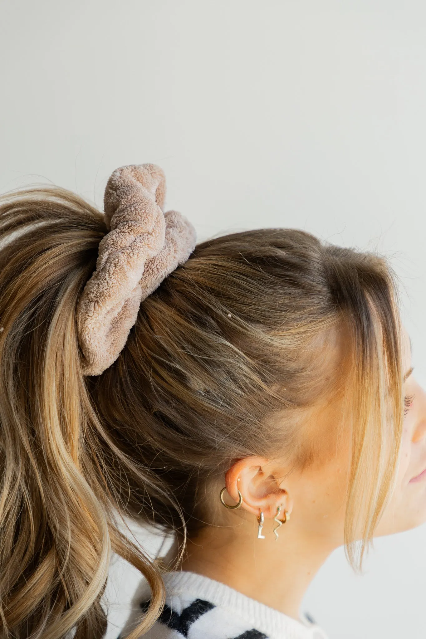 OVERSIZED TOWEL SCRUNCHIES ( 18 COLORS )