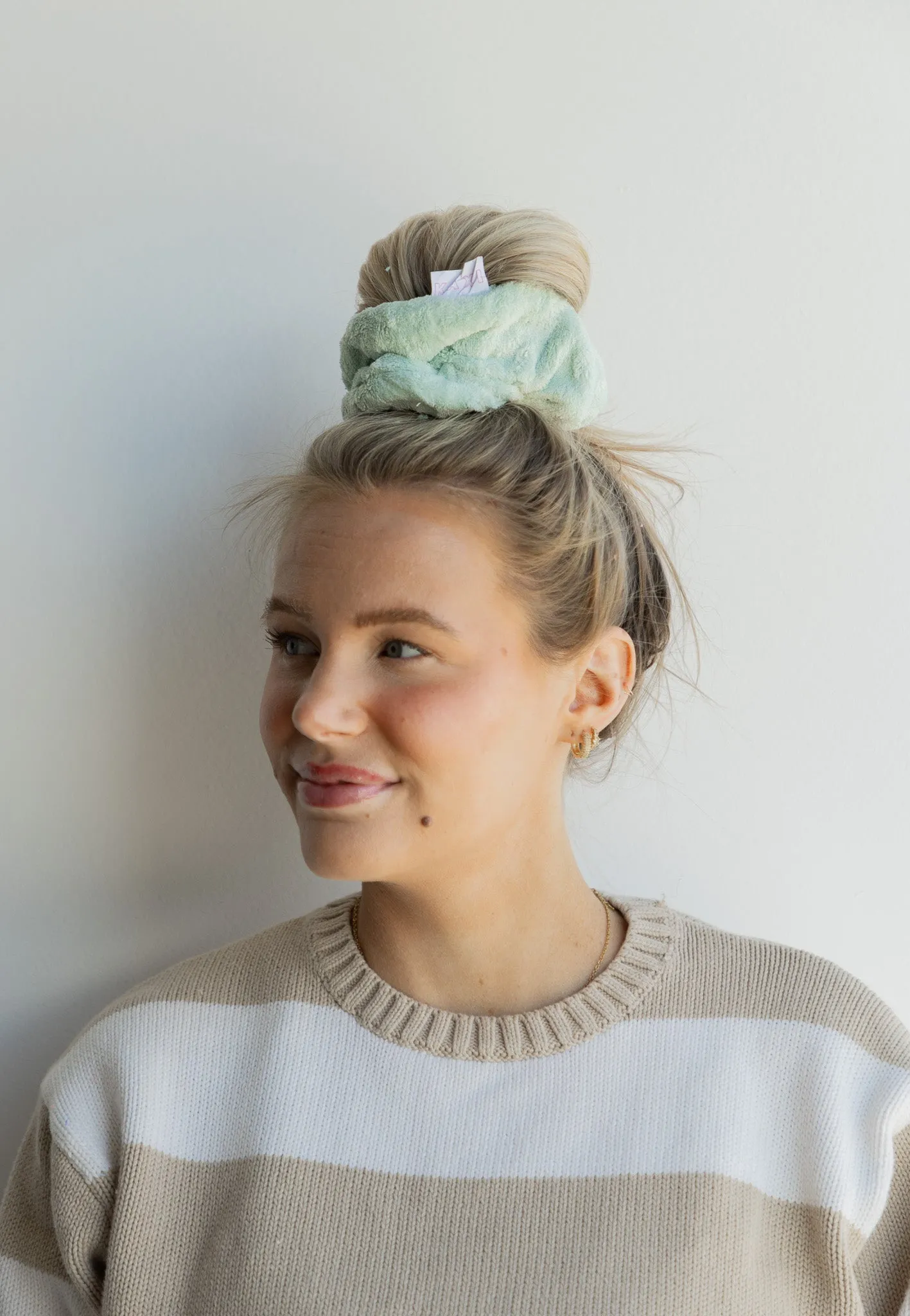 OVERSIZED TOWEL SCRUNCHIES ( 18 COLORS )