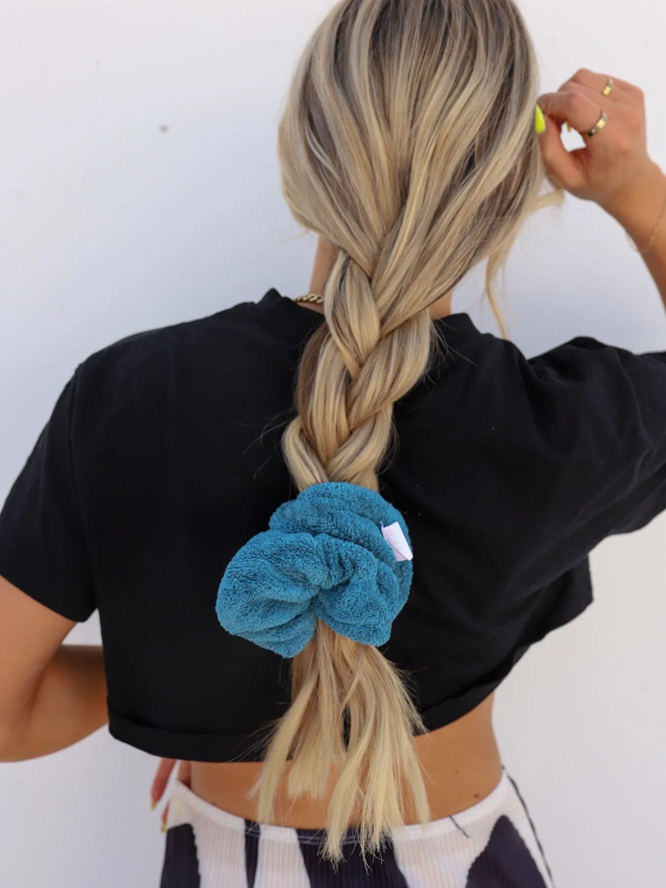 OVERSIZED TOWEL SCRUNCHIES ( 18 COLORS )