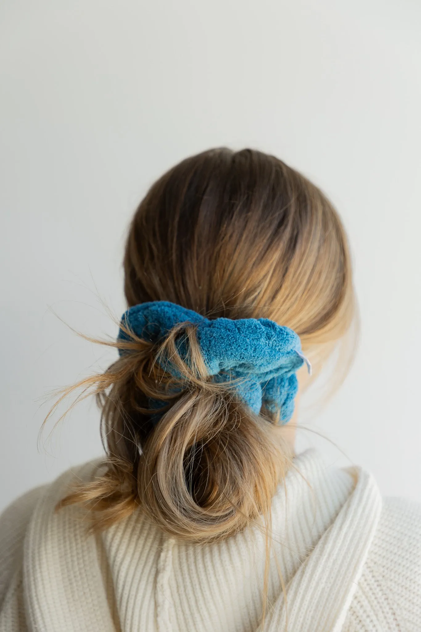OVERSIZED TOWEL SCRUNCHIES ( 18 COLORS )