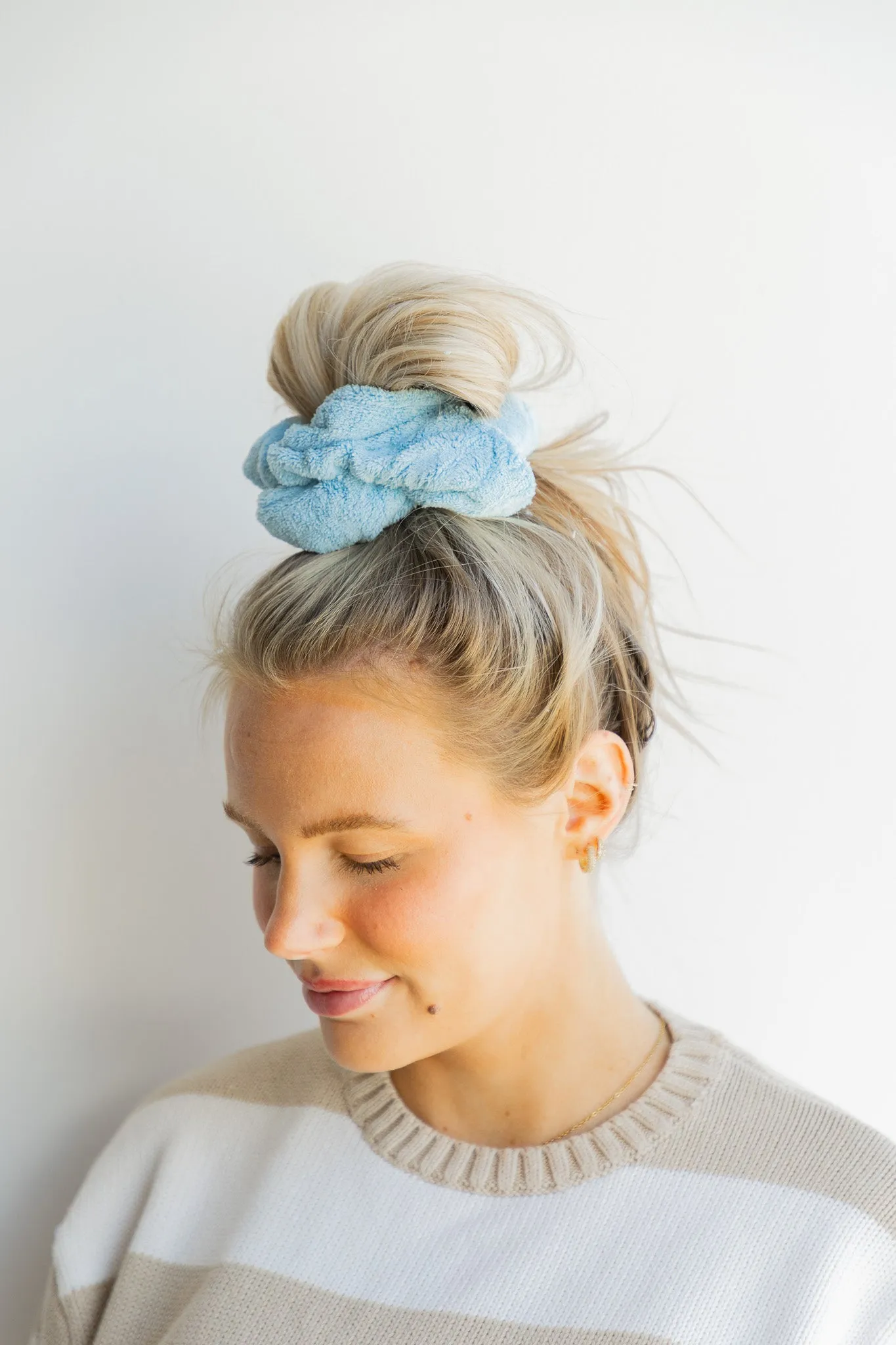 OVERSIZED TOWEL SCRUNCHIES ( 18 COLORS )