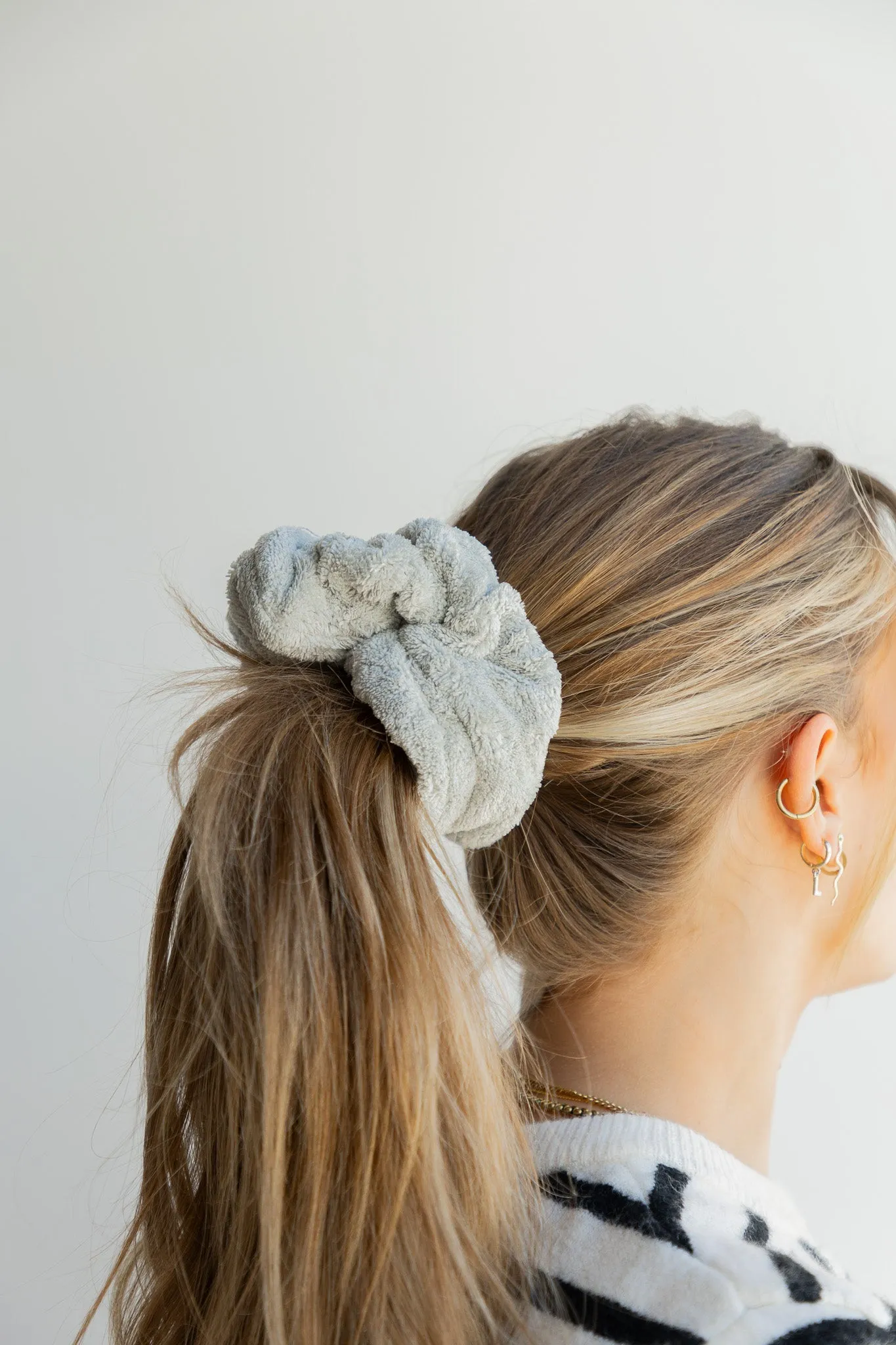 OVERSIZED TOWEL SCRUNCHIES ( 18 COLORS )