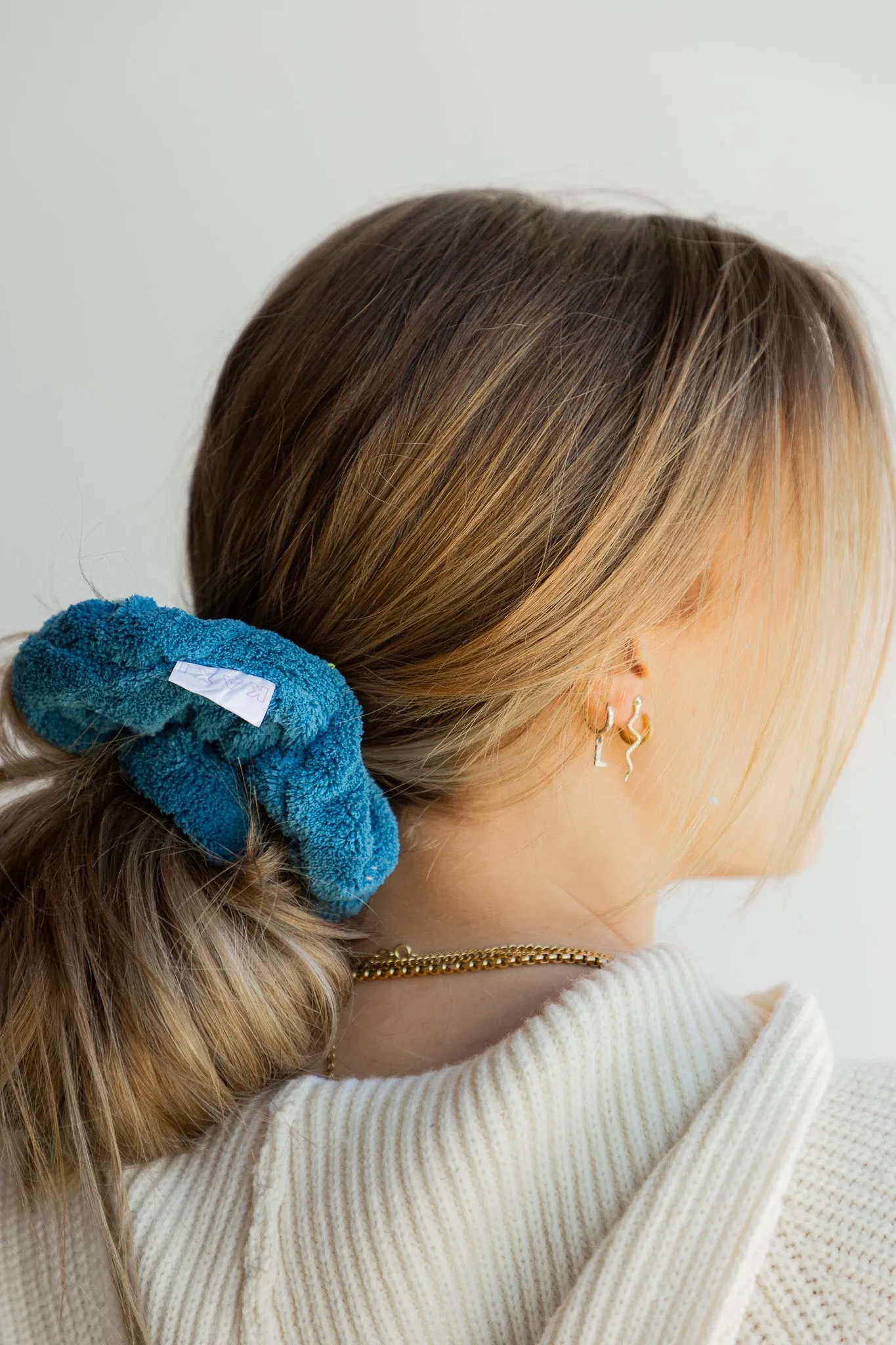 OVERSIZED TOWEL SCRUNCHIES ( 18 COLORS )