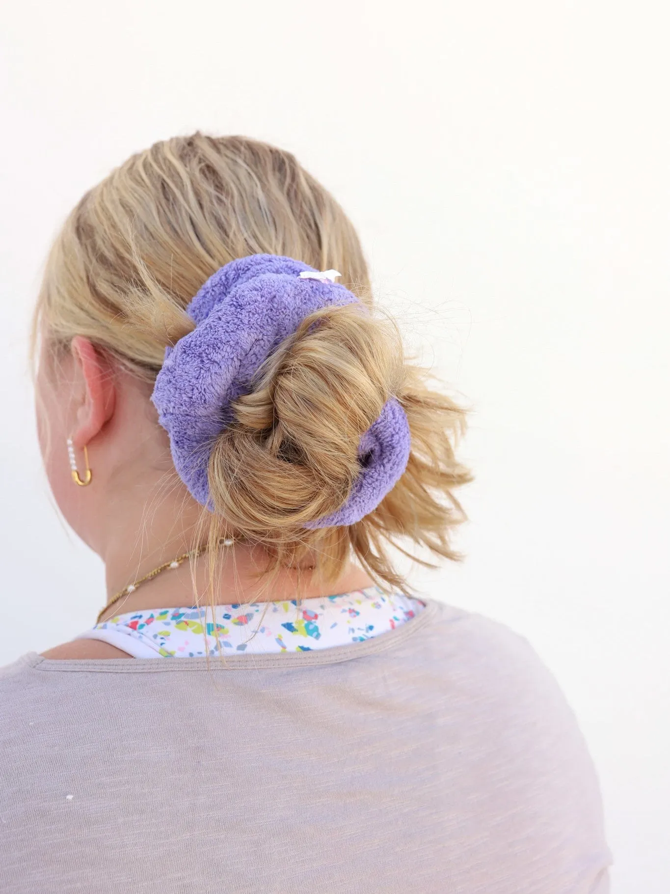 OVERSIZED TOWEL SCRUNCHIES ( 18 COLORS )