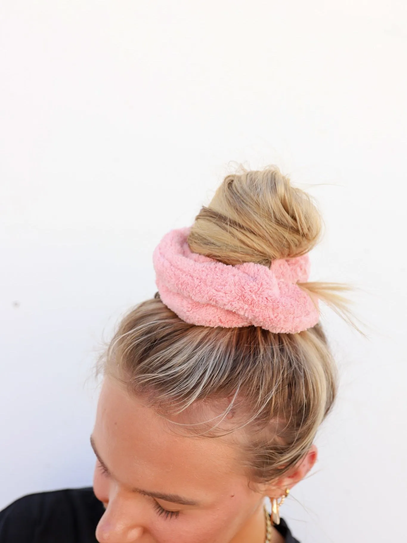OVERSIZED TOWEL SCRUNCHIES ( 18 COLORS )