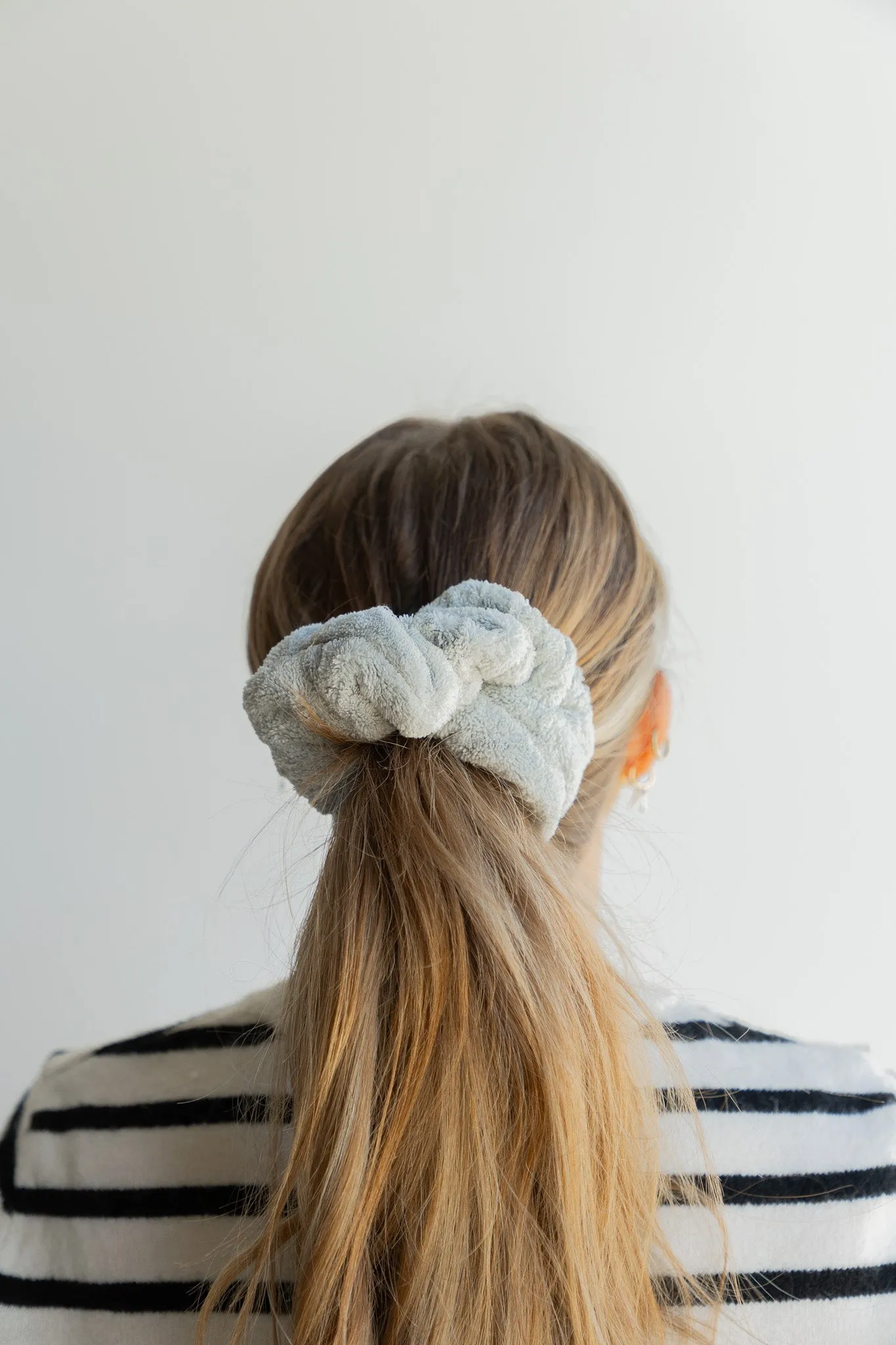 OVERSIZED TOWEL SCRUNCHIES ( 18 COLORS )