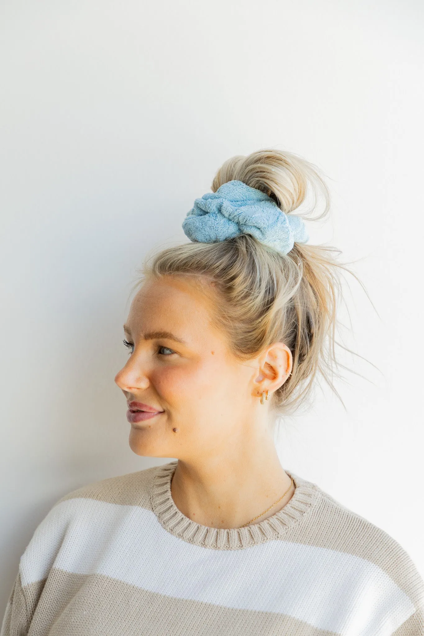 OVERSIZED TOWEL SCRUNCHIES ( 18 COLORS )