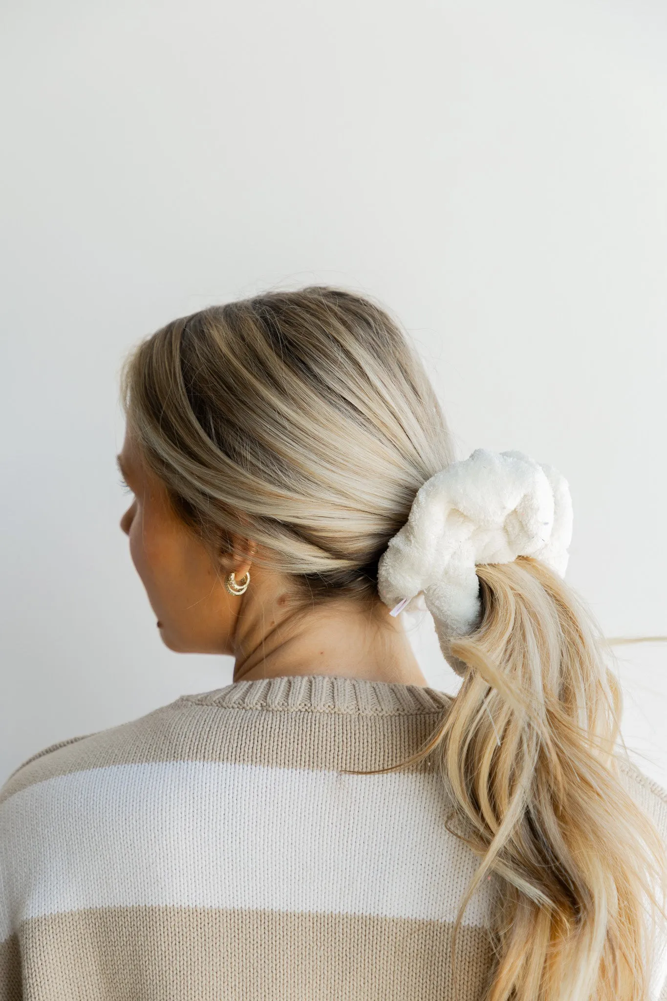 OVERSIZED TOWEL SCRUNCHIES ( 18 COLORS )