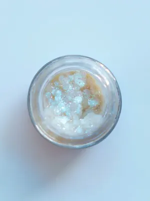 PEARL IRIDESCENT PLANT-BASED GEL BODY GLITTER