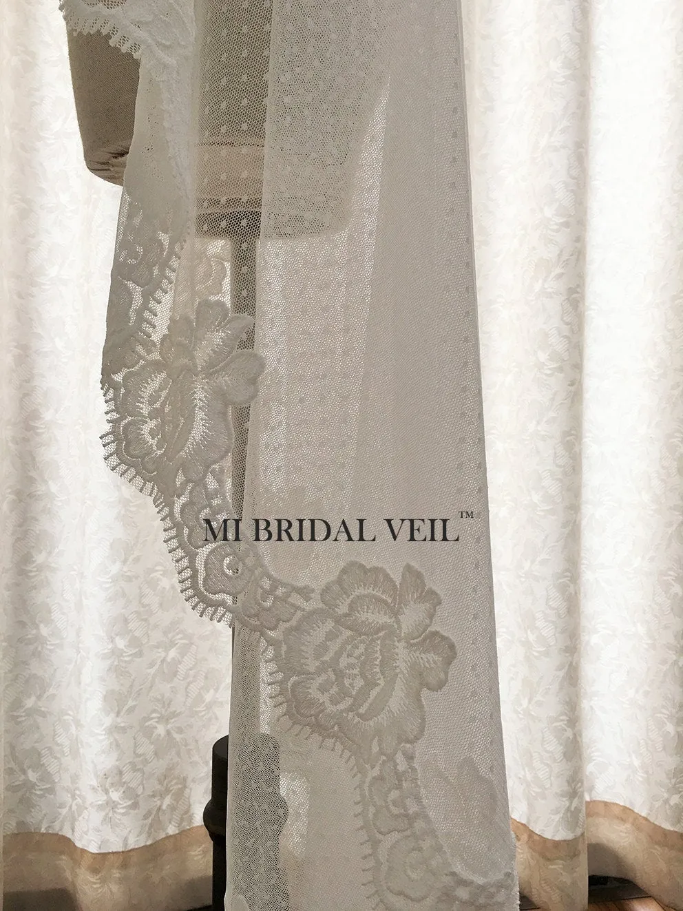 Polka Dot Veil, Mantilla Lace Wedding Veil. Vintage Inspired Rose Lace Waltz Bridal Veil. Mi Bridal