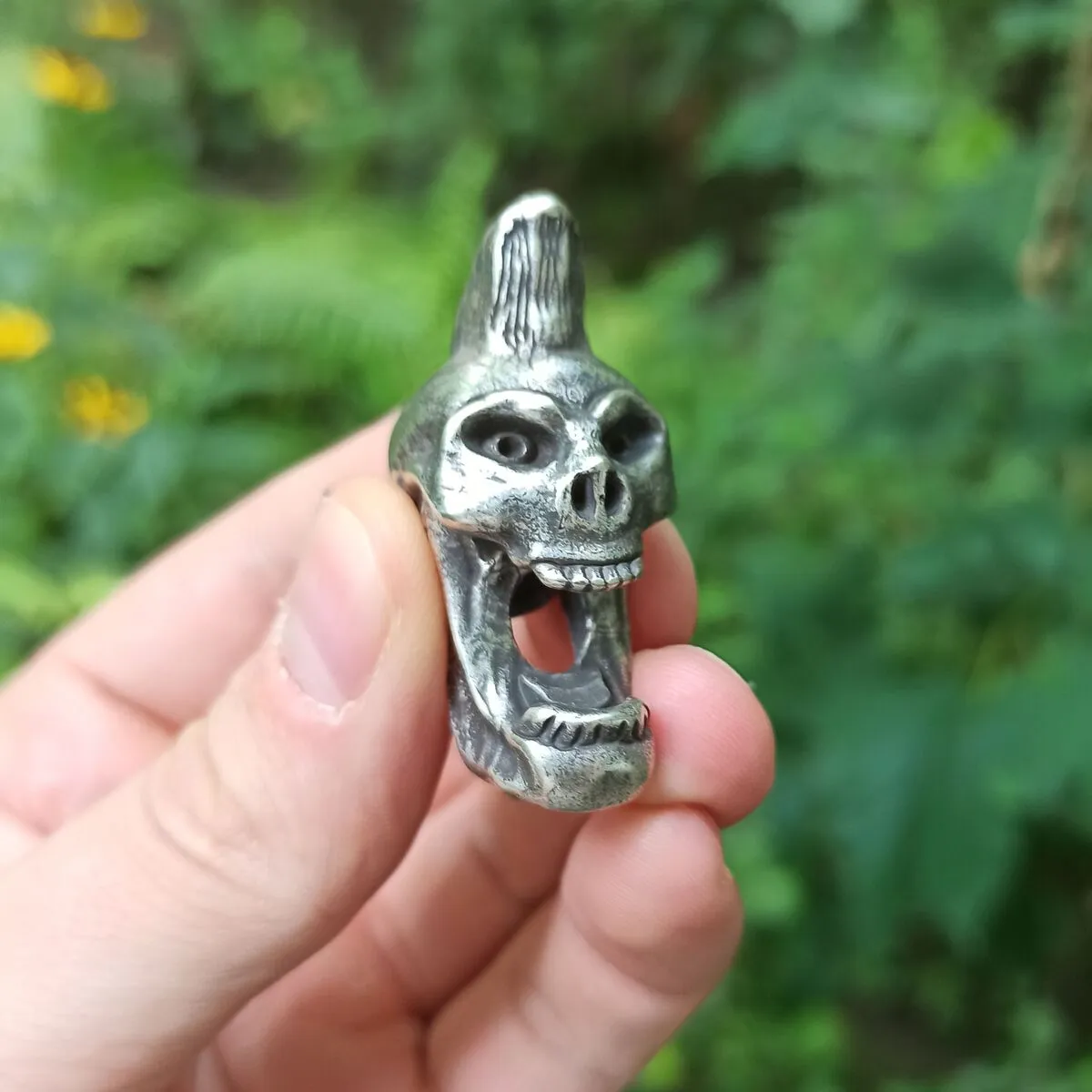 Psychobilly skull paracord bead
