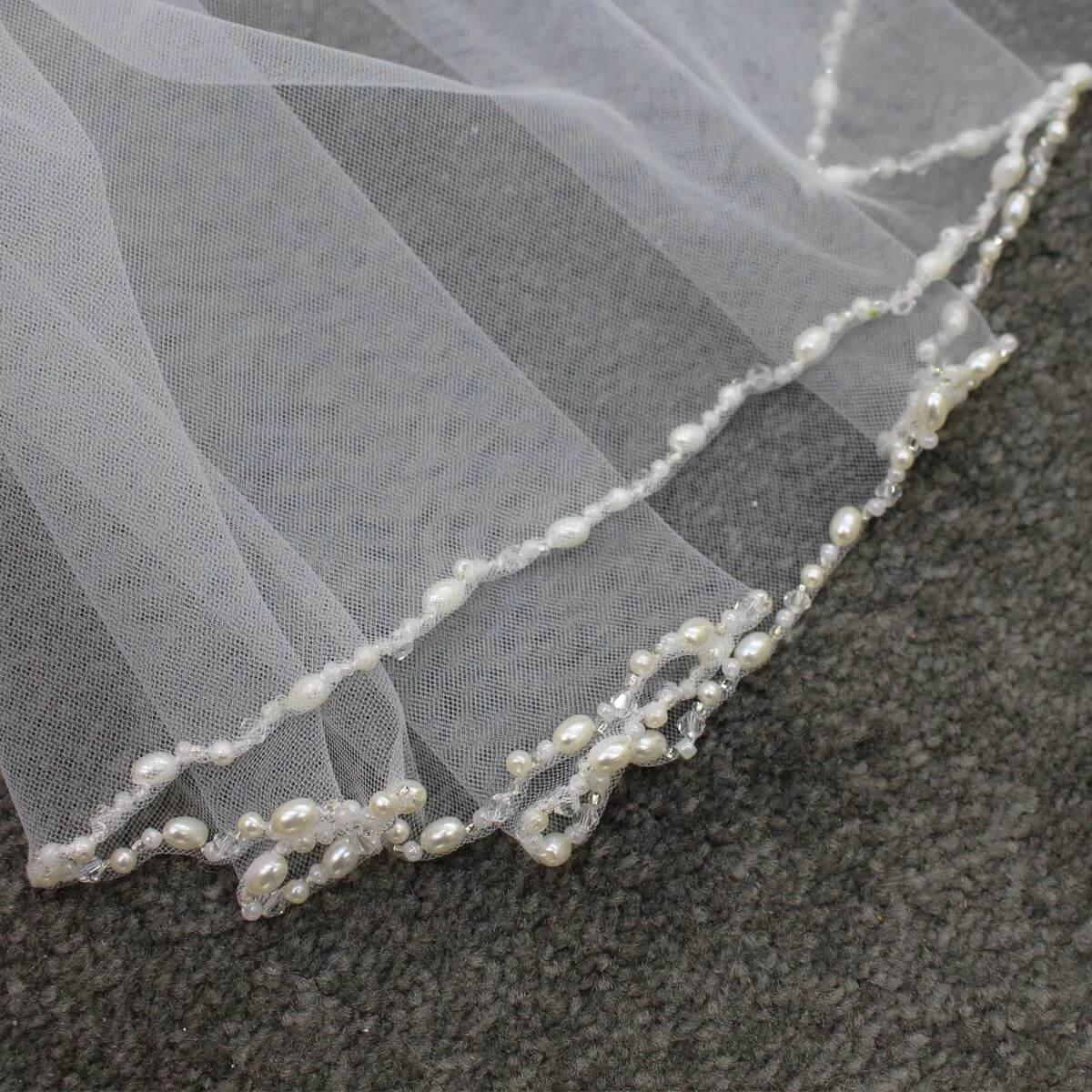 Roycebridal Beaded Short Bridal Veils Fingertip Length V684
