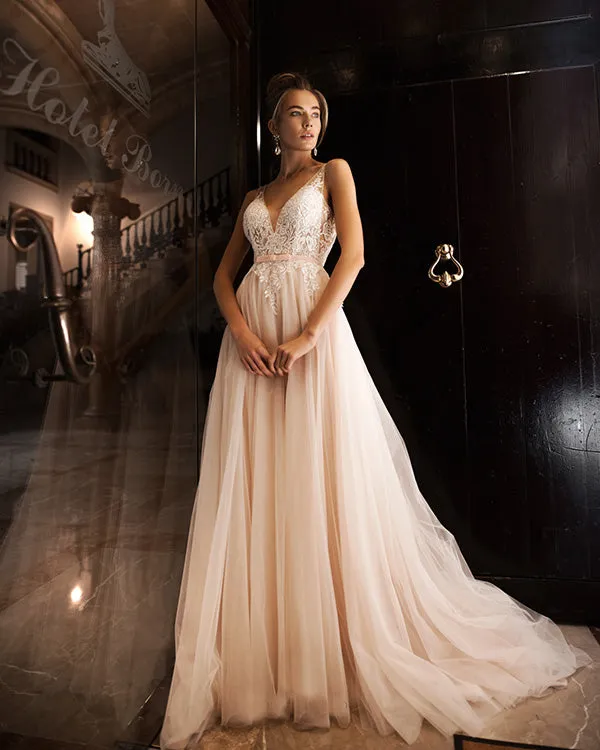 Sexy Sheer Straps Lace Wedding Dress V-Neck Elegant Backless Bridal Gowns for Women