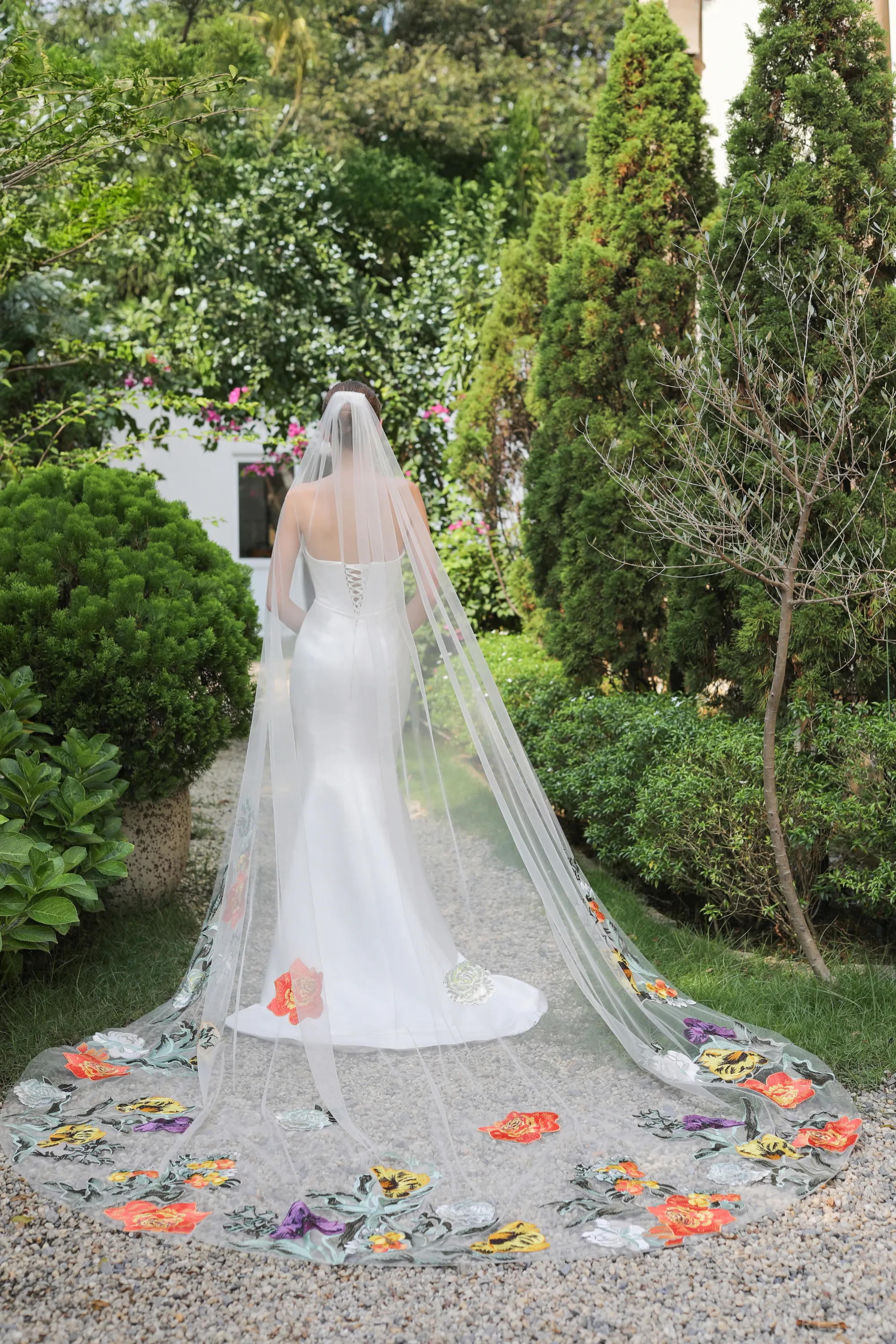 Single Tier Bridal Veil with Flowers (#ALIEAH)