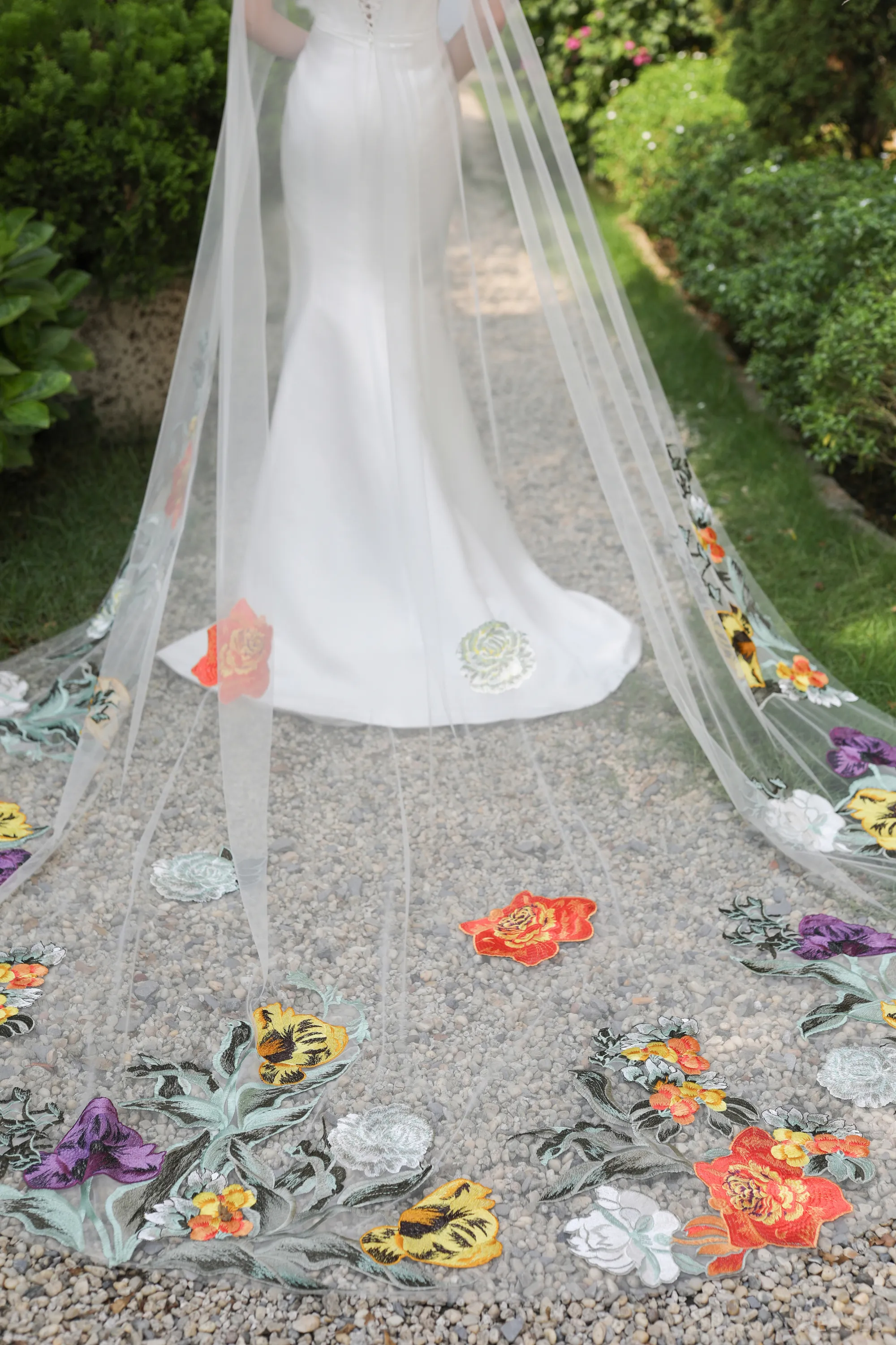 Single Tier Bridal Veil with Flowers (#ALIEAH)