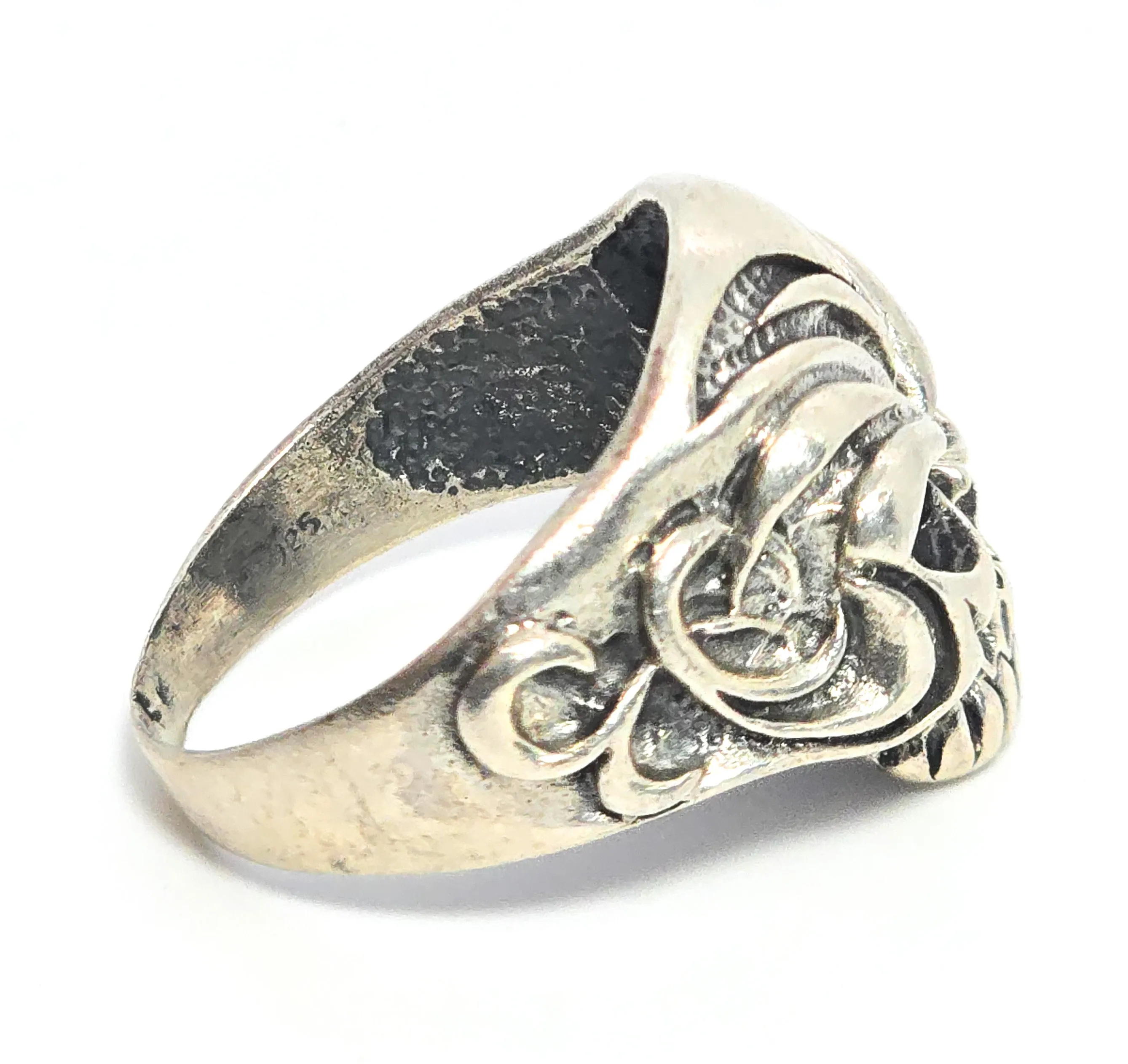 Tribal skull retro biker thick sterling silver skull with open eyes men's ring size 11 B