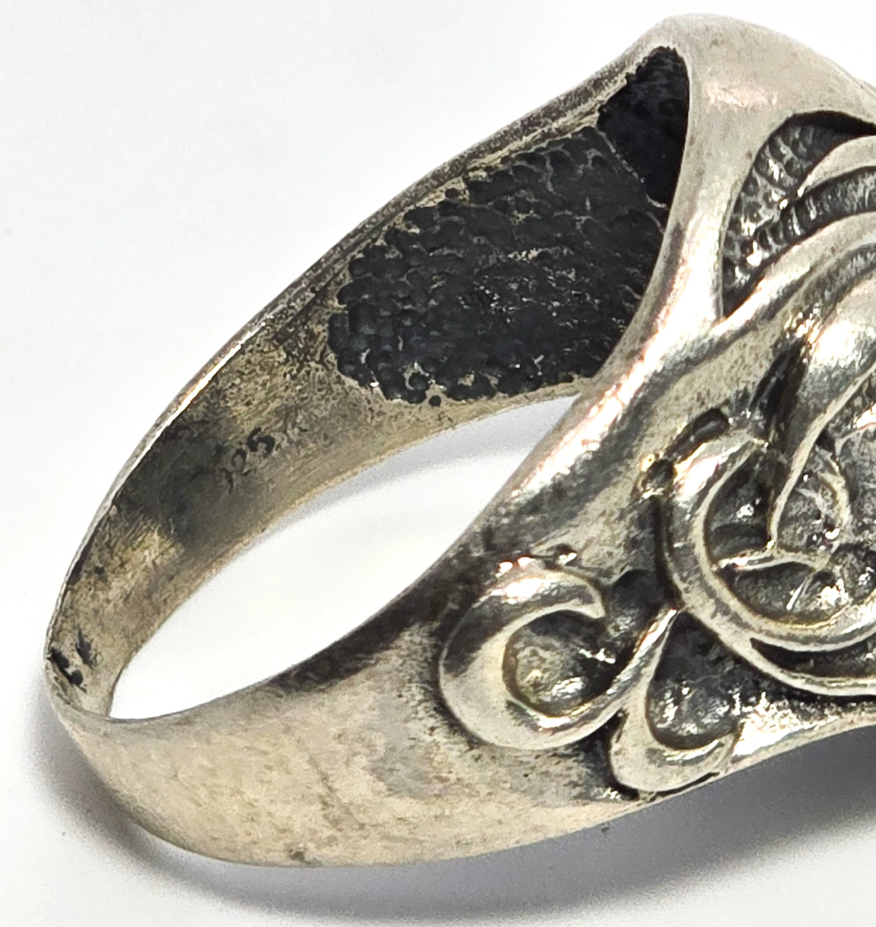 Tribal skull retro biker thick sterling silver skull with open eyes men's ring size 11 B