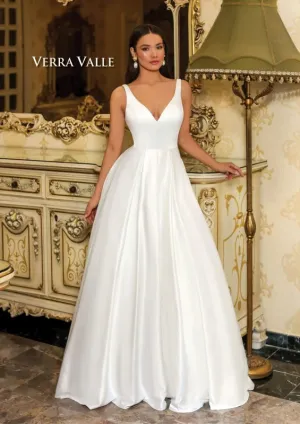 Verra Valle Size 12 900229 Ivory Gown