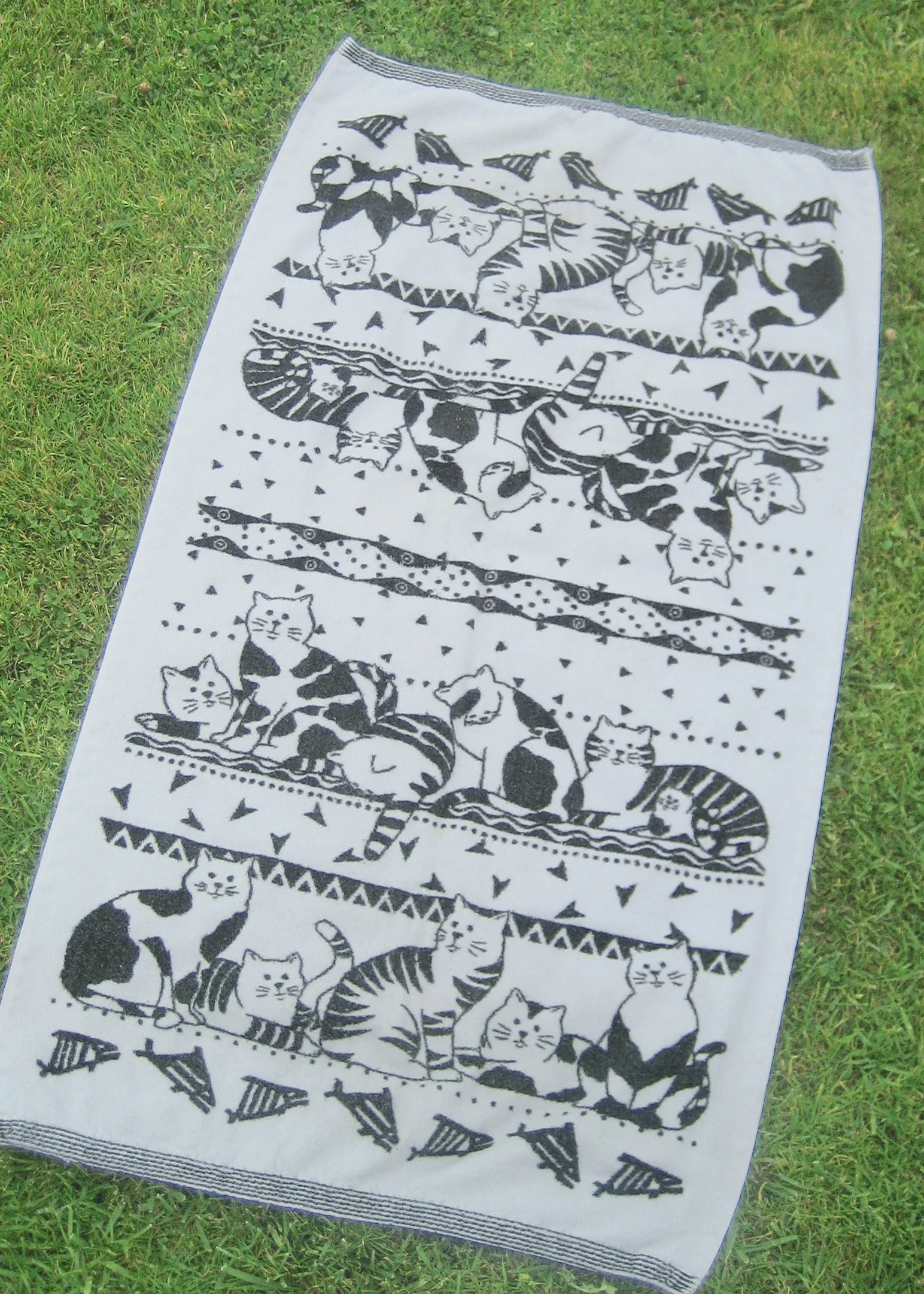 Vintage Kitty Cats Beach Towel