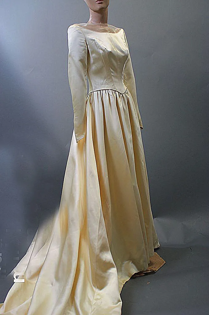 Vintage wedding gown bridal 1940s satin massive train long sleeve