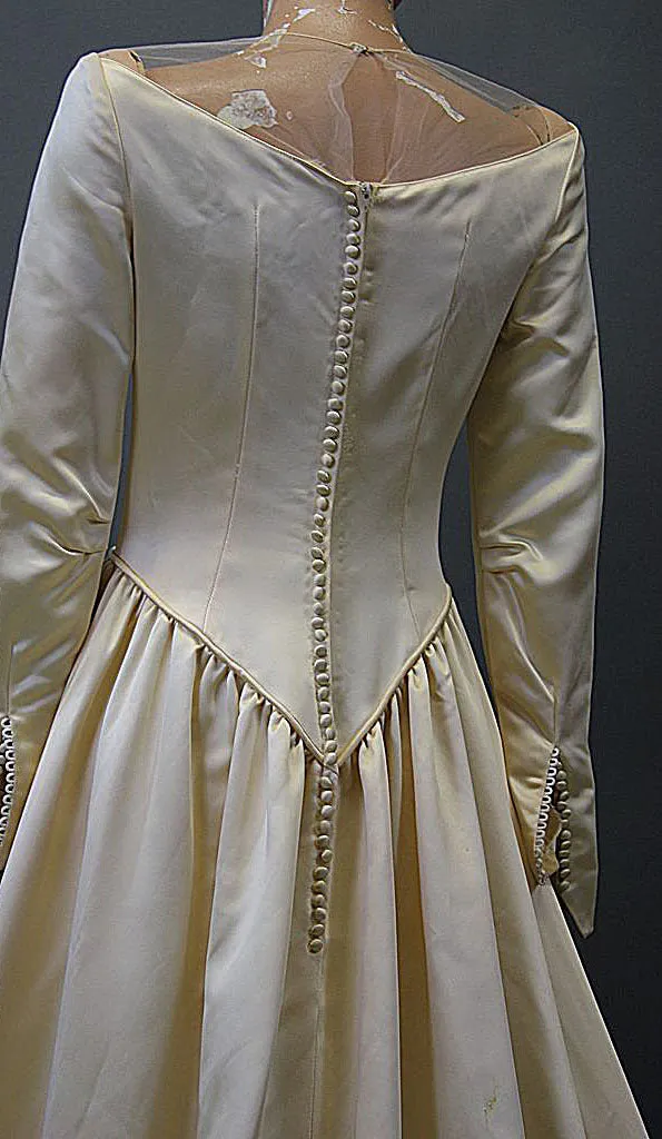 Vintage wedding gown bridal 1940s satin massive train long sleeve