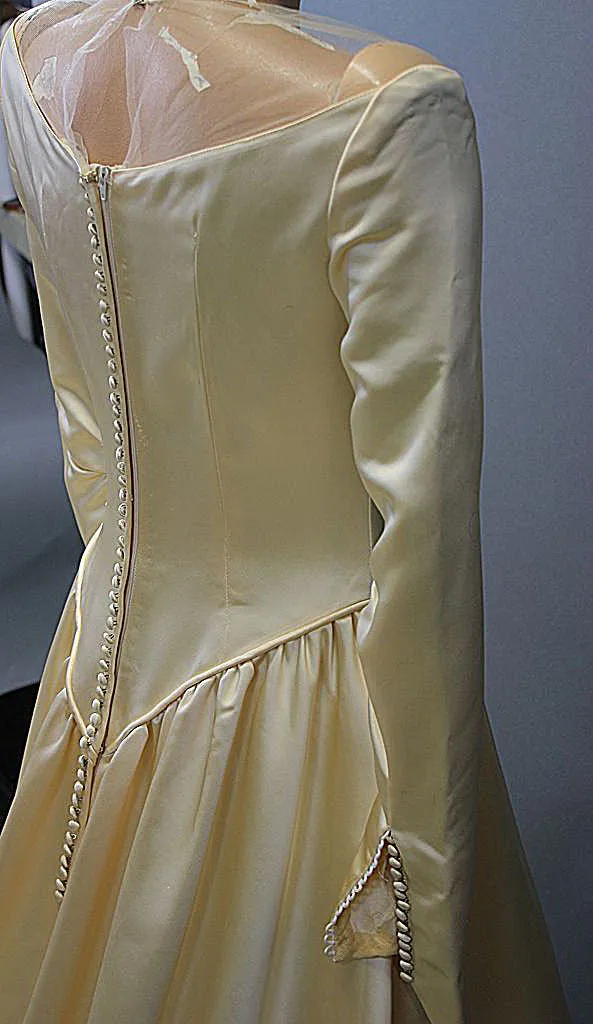 Vintage wedding gown bridal 1940s satin massive train long sleeve
