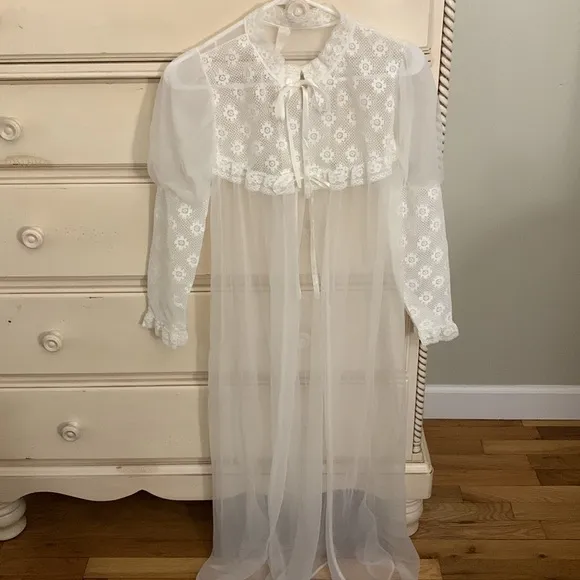 VTG Nightgown and Robe Bridal SZ Small Floral Lace Sheer Long White Lingerie