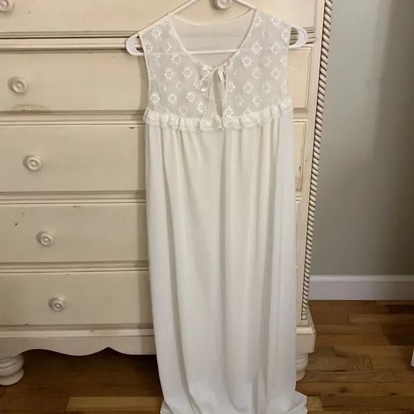 VTG Nightgown and Robe Bridal SZ Small Floral Lace Sheer Long White Lingerie